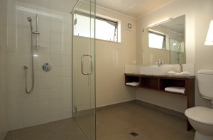 atrium-bathroom hamilton accommodation